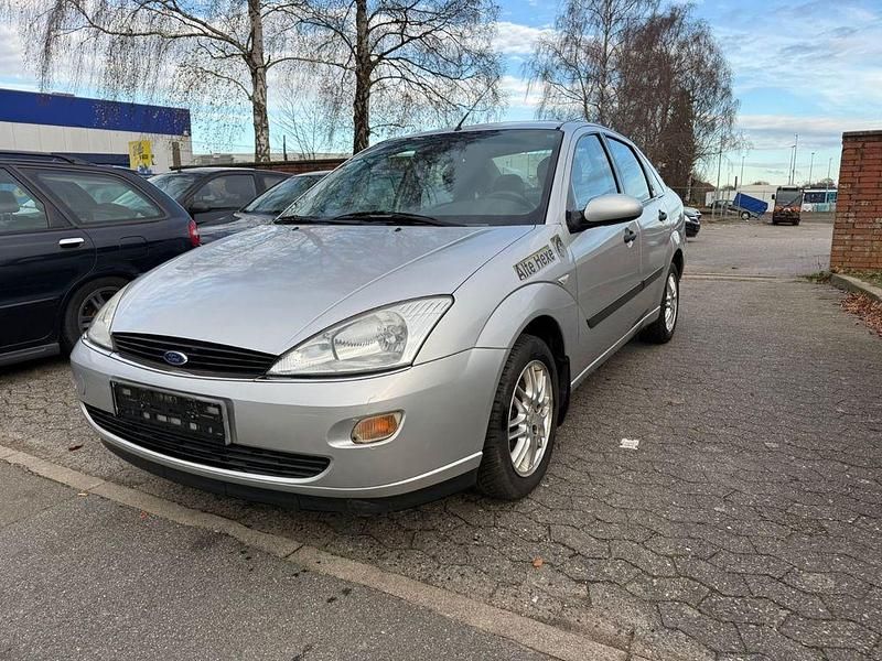Gebraucht Ford Focus Ambiente 116 PS (85 kW) 1999 Silber Limousine