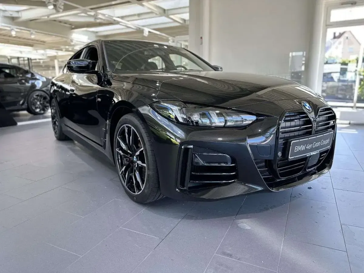 Neu BMW 440 374 PS (275 kW) 2026 Saphirschwarz Coupé