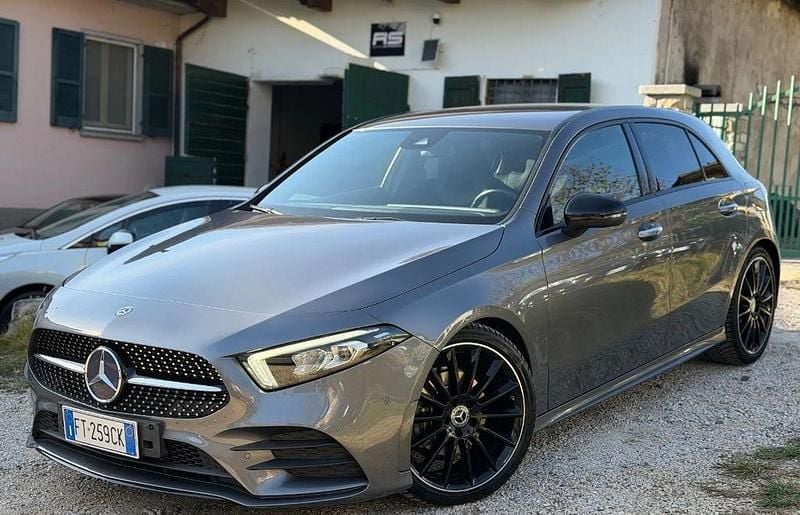 Grau Gebraucht 2018 Mercedes A180 Limousine | 11.300 € (Superpreis) - Bild 1/4