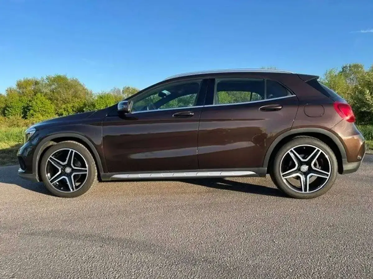Gebraucht Mercedes GLA180 StreetStyle 122 PS (89 kW) 2015 Braun SUV