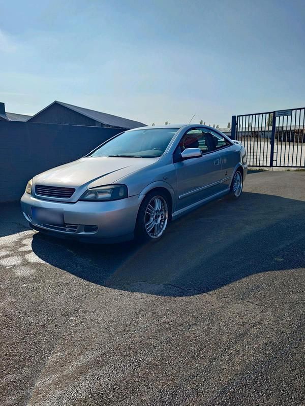 Second-hand Opel Astra 147 CP (108 kW) 2000 Argintiu Coupe
