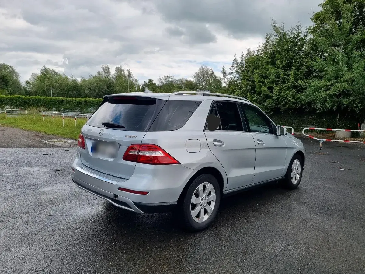 Gebraucht Mercedes ML250 204 PS (150 kW) 2012 Grau SUV