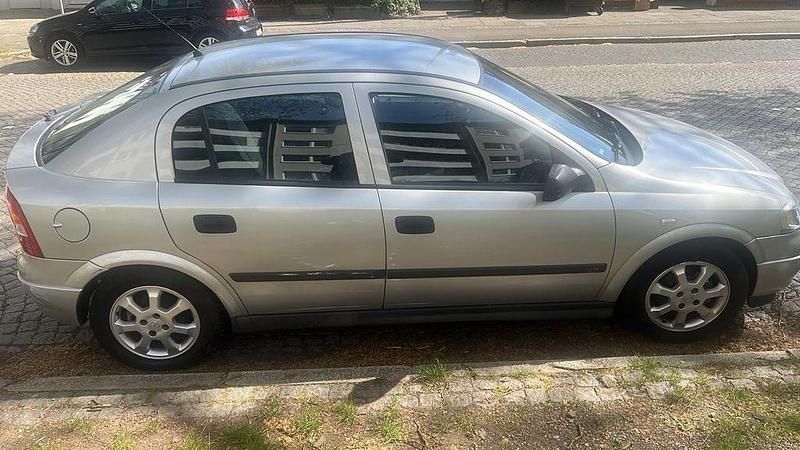 Usata Opel Astra Elegance 101 CV (74 kW) 2001 Argento Berlina