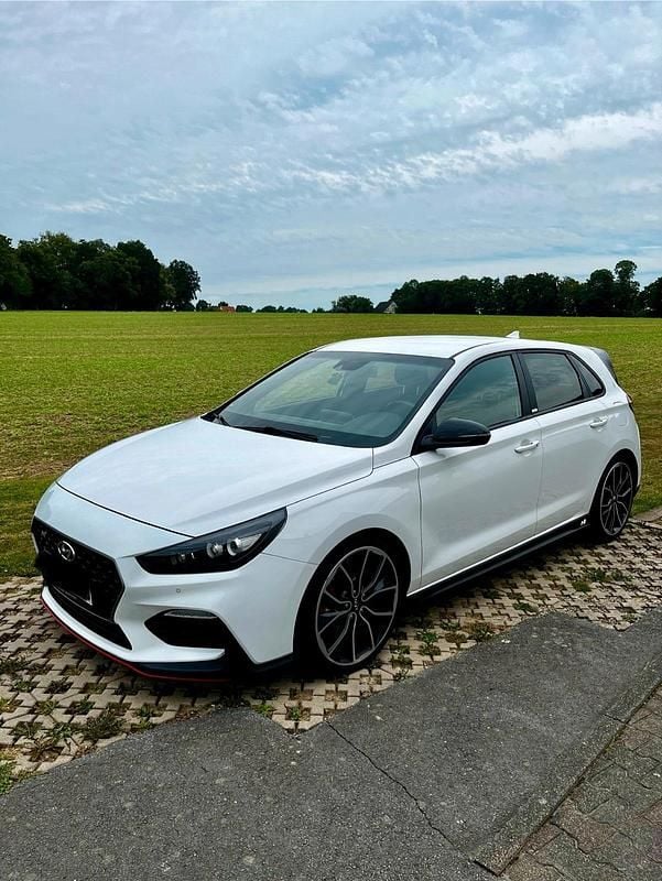 Weiß Gebraucht 2020 Hyundai i30 Limousine | 24.999 € (Guter Preis) - Bild 1/4