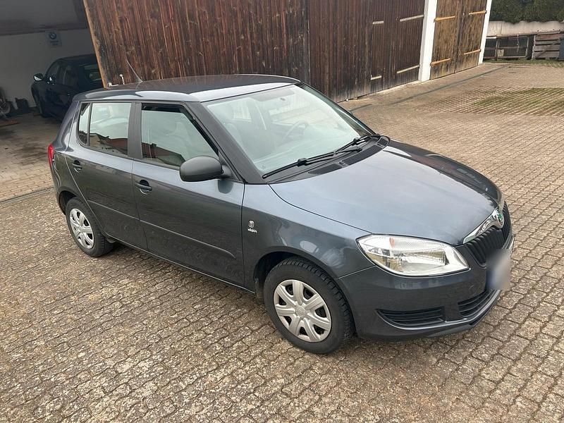 Gebraucht Skoda Fabia 60 PS (44 kW) 2012 Grau Kleinwagen
