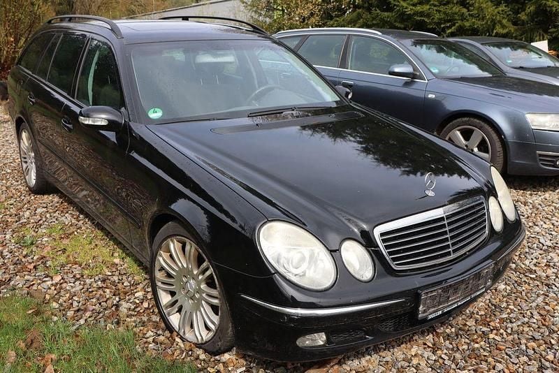 Second-hand Mercedes E200 163 CP (119 kW) 2003 Negru Break