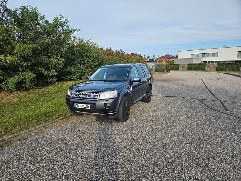 Grau Gebraucht 2011 Land Rover Freelander 2 SE SUV | 7.800 € (Teuer) - Bild 1/4