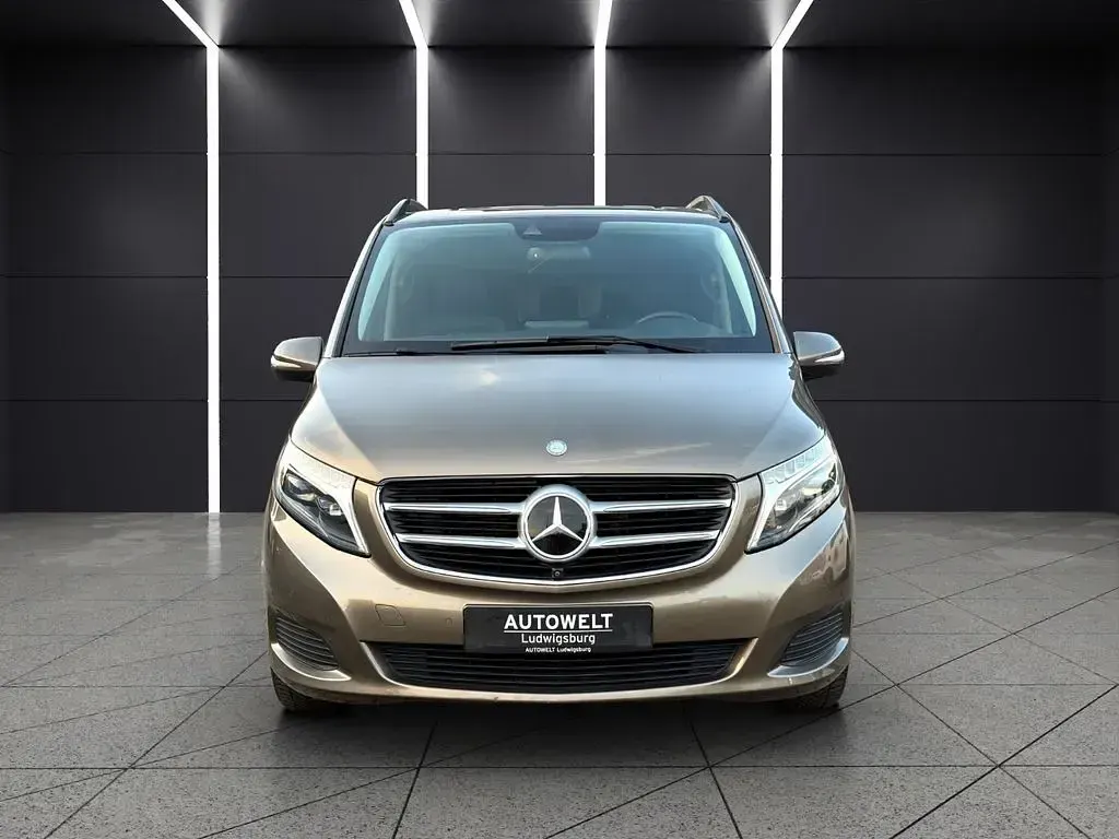 Gebraucht Mercedes V250 Avantgarde Edition 190 PS (139 kW) 2016 Grau Van / Kleinbus