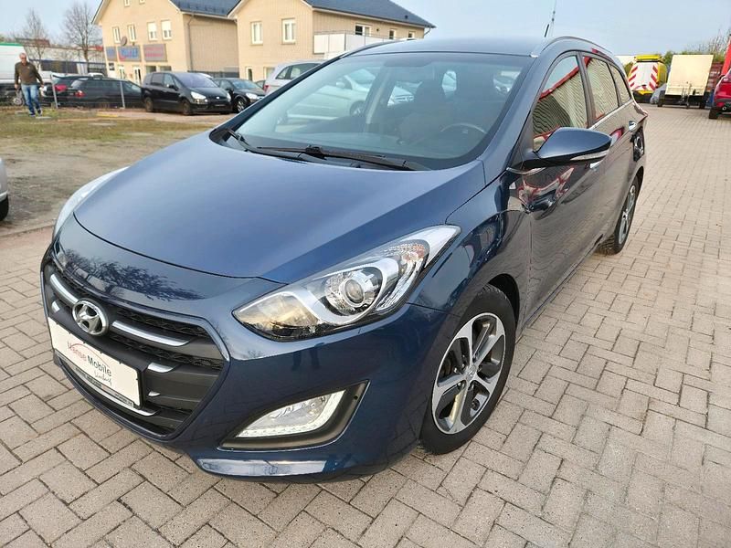 Gebraucht Hyundai i30 110 PS (80 kW) 2017 Blau Kombi