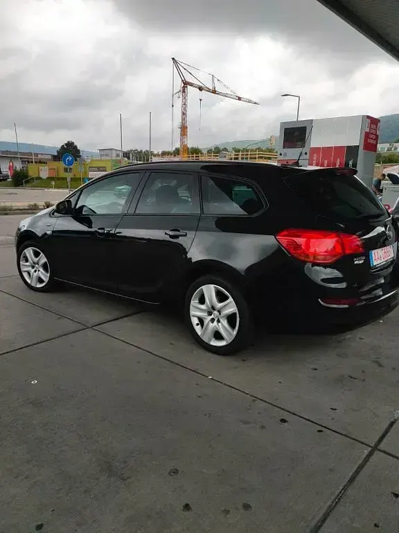 Gebraucht Opel Astra Design Edition 116 PS (85 kW) 2011 Schwarz Kombi