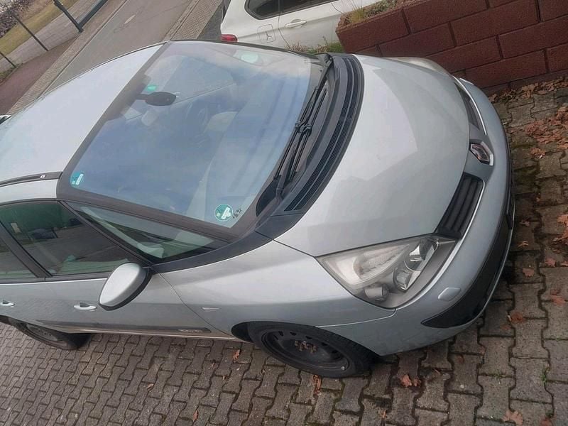 Silber Gebraucht 2004 Renault Espace Van / Kleinbus | 2.850 € (Fairer Preis) - Bild 1/4