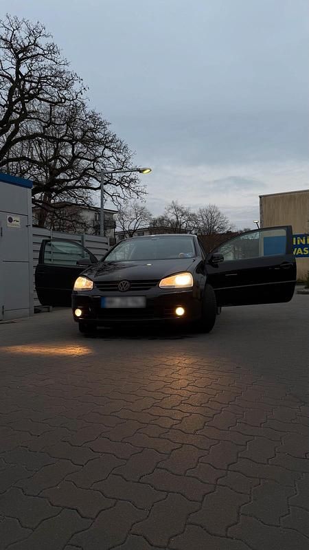 Second-hand VW Golf 140 CP (102 kW) 2008 Negru Coupe