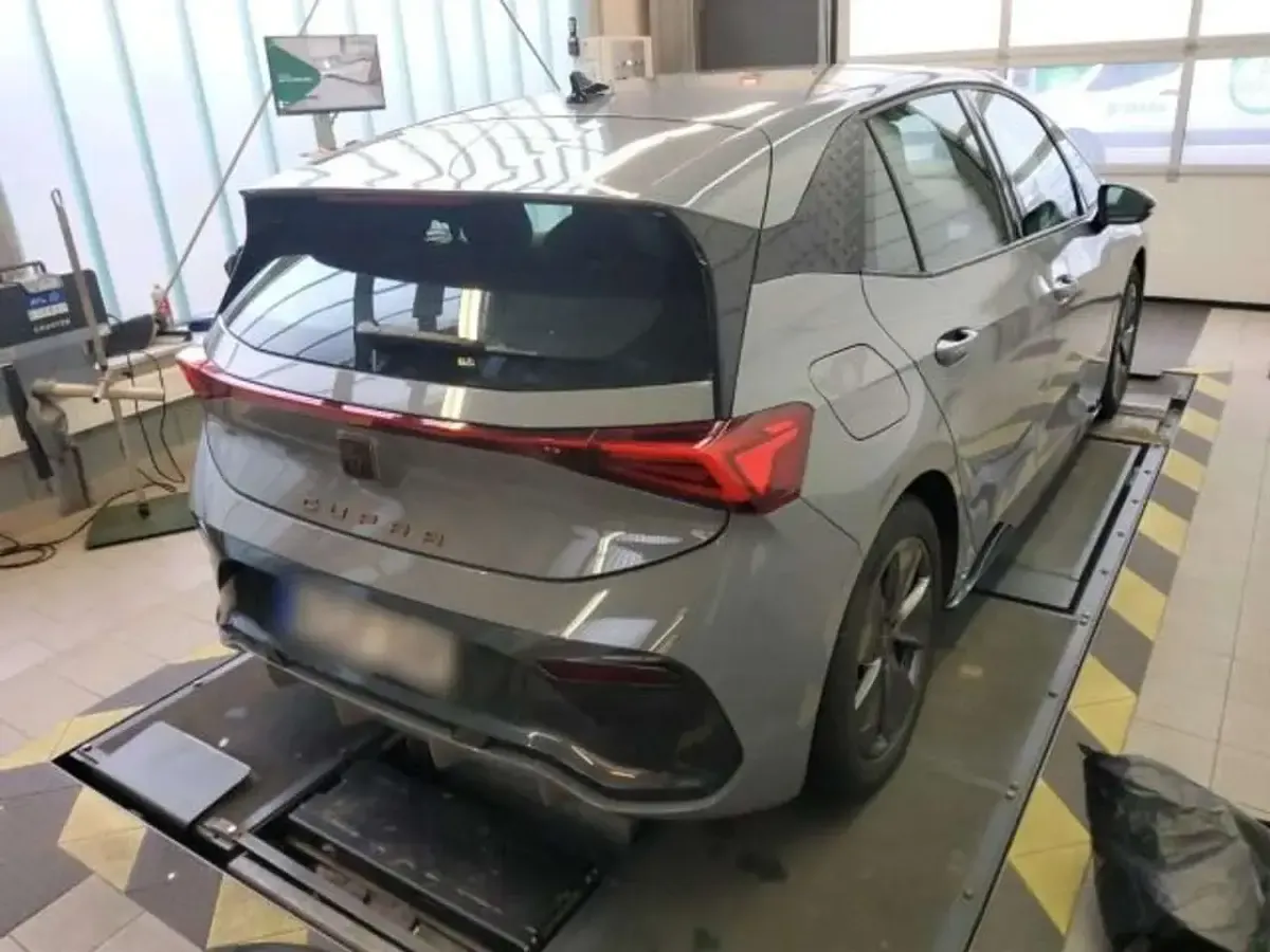 Second-hand Cupra Born 150 kW (204 CP) 2023 Gri Hatchback
