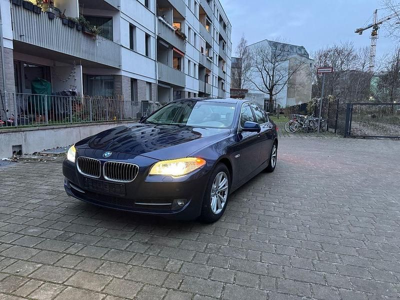 Gebraucht BMW 525 Sport Line 204 PS (150 kW) 2011 Blau Limousine