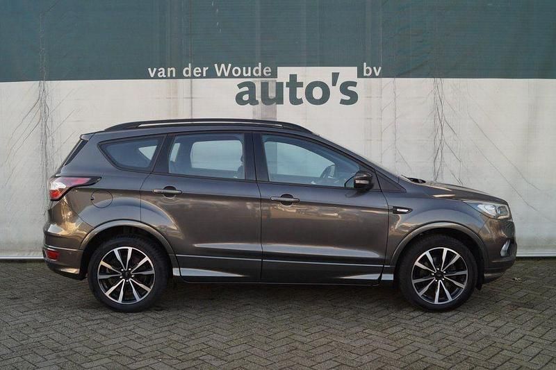 Gebraucht Ford Kuga ST-Line 120 PS (88 kW) 2018 Grau SUV