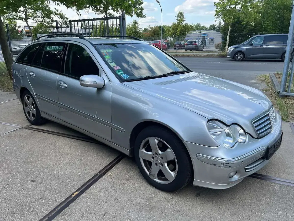 Gebraucht Mercedes C220 Elegance 150 PS (110 kW) 2004 Brillantsilber Kombi