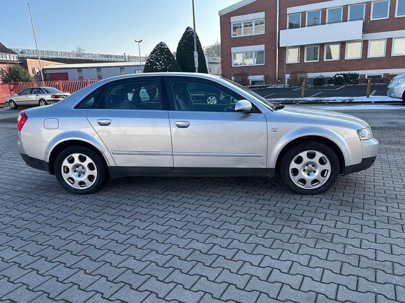 Gebraucht Audi A4 131 PS (96 kW) 2000 Silber Limousine