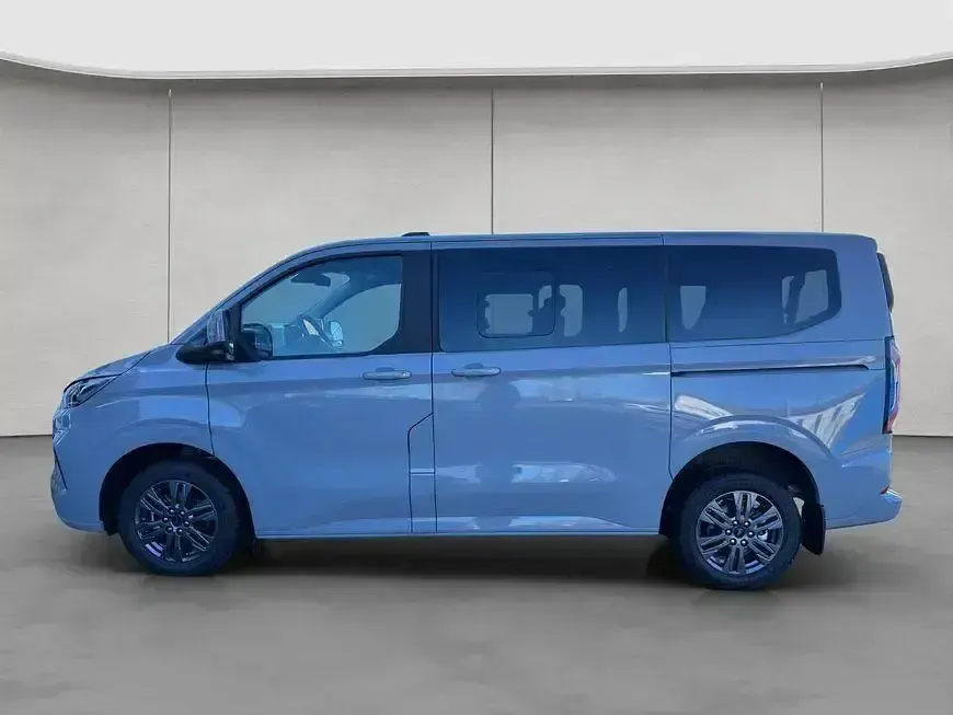 Gebraucht Ford Tourneo Custom Titanium 170 PS (125 kW) 2026 Grau Van