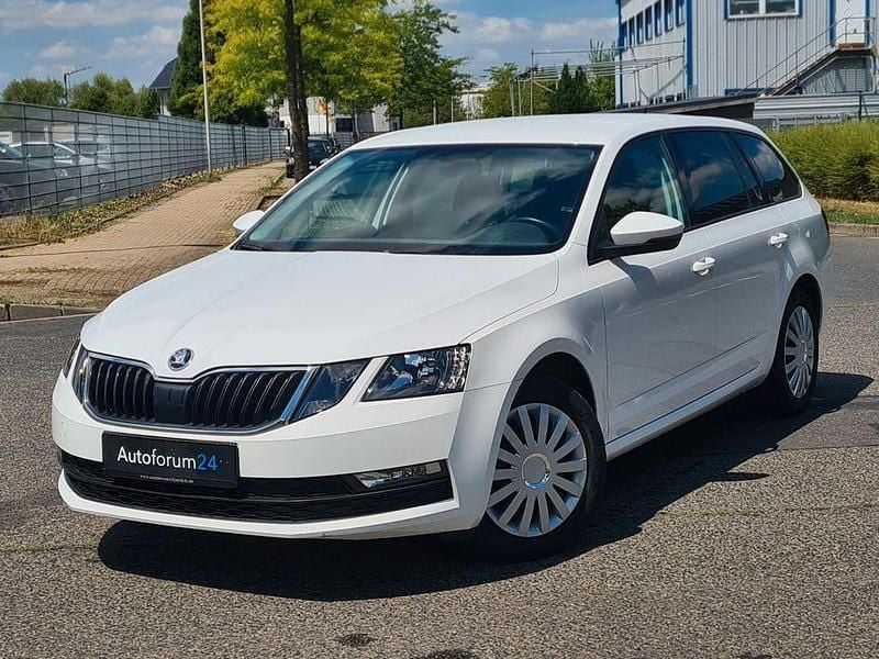 Weiß Gebraucht 2020 Skoda Octavia Tour Kombi | 14.650 € (Superpreis) - Bild 1/4