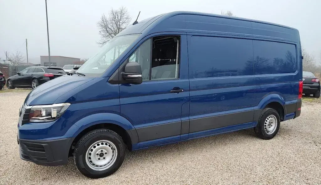 Gebraucht VW Crafter 140 PS (102 kW) 2018 Deep ocean blue Van