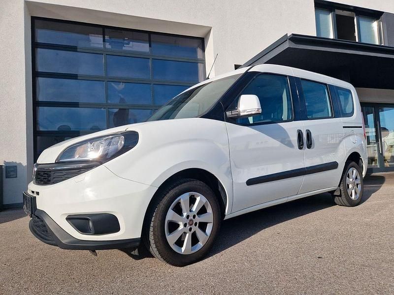 Weiß Gebraucht 2019 Fiat Doblò Lounge Van / Kleinbus | 7.788 € (Guter Preis) - Bild 1/4