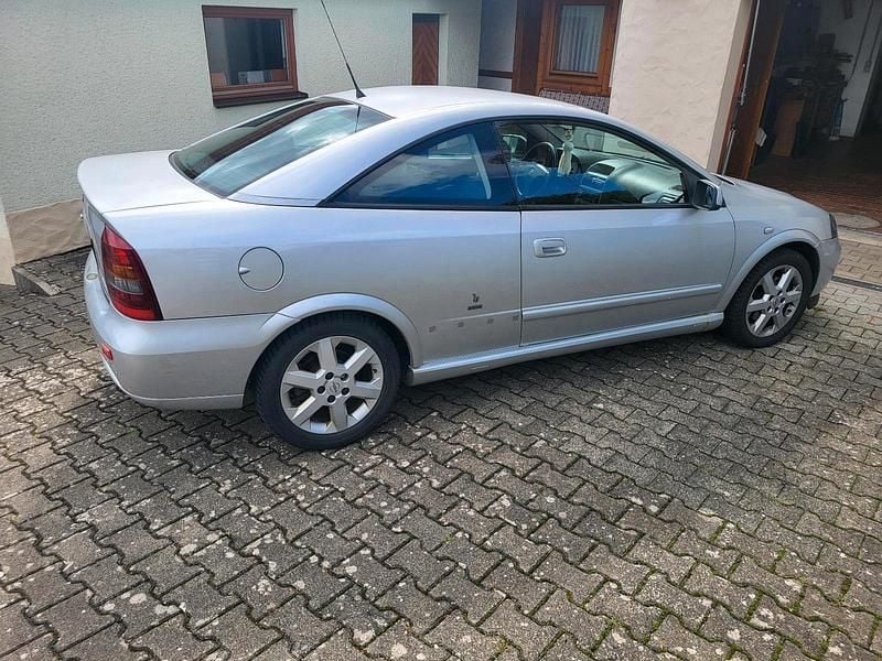 Gebraucht Opel Astra 125 PS (91 kW) 2005 Silber Coupé