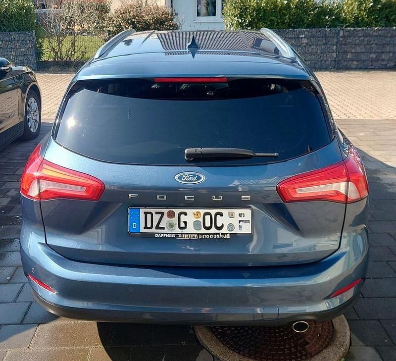 Gebraucht Ford Focus Titanium 125 PS (91 kW) 2019 Blau Limousine