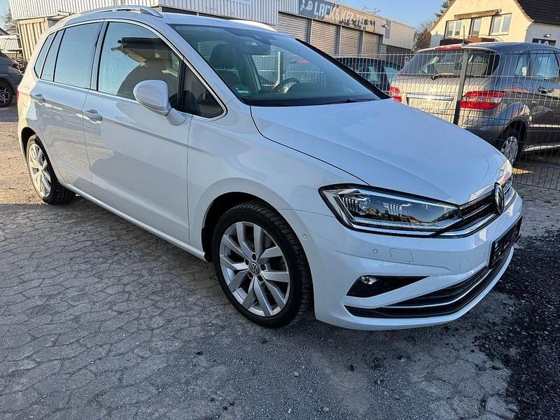 Weiß Gebraucht 2018 VW Golf Highline Limousine | 19.600 € (Fairer Preis) - Bild 1/4