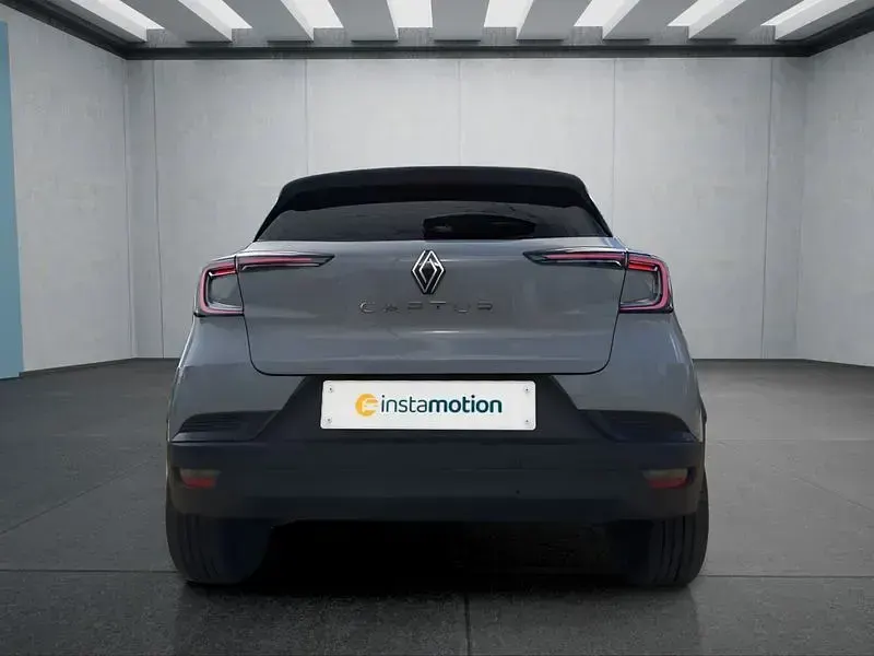 Używany Renault Captur 140 KM (102 kW) 2025 Szary SUV