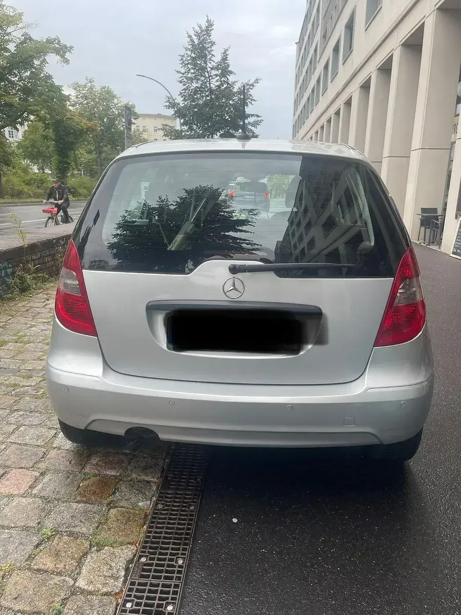 Gebraucht Mercedes A160 82 PS (60 kW) 2011 Silber Kleinwagen