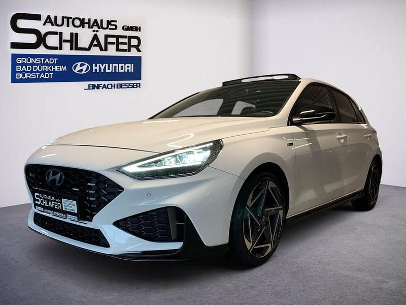 Atlas white / sol Gebraucht 2024 Hyundai i30 N Line Limousine | 25.980 € (Fairer Preis) - Bild 1/4