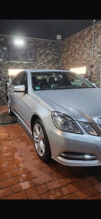 Gebraucht Mercedes E350 Avantgarde 306 PS (225 kW) 2012 Silber Limousine