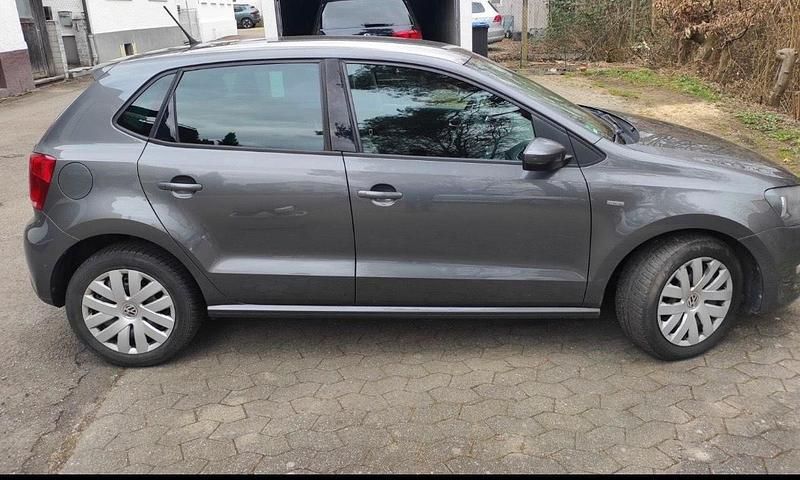 Gebraucht VW Polo 69 PS (50 kW) 2014 Grau Kleinwagen