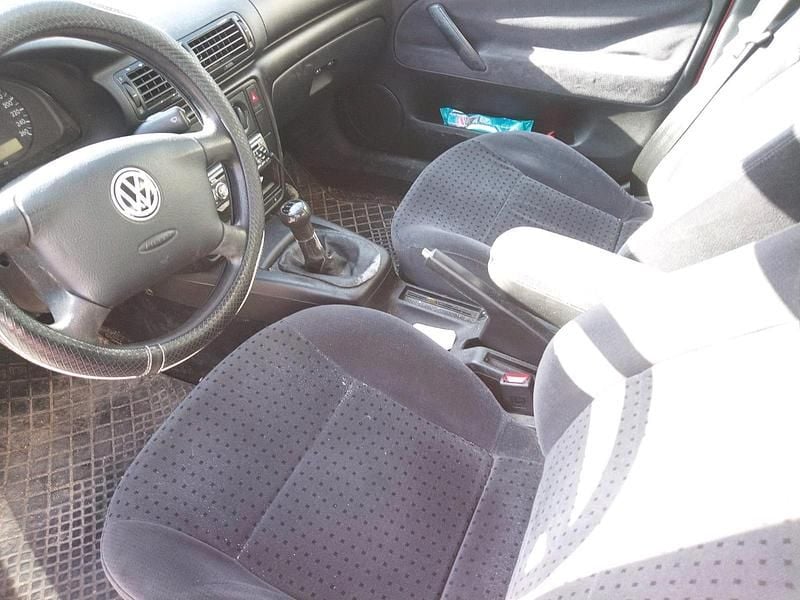 Gebraucht VW Passat 129 PS (94 kW) 1997 Rot Limousine