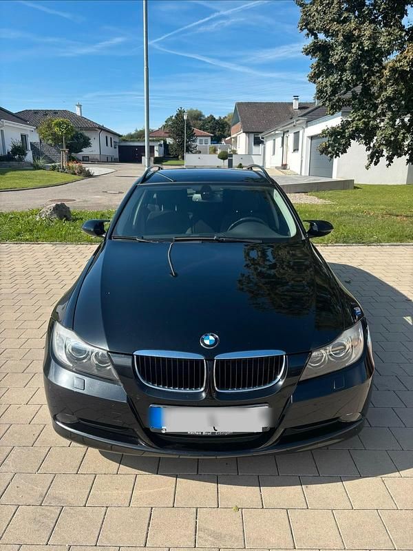 Schwarz Gebraucht 2008 BMW 318 Kombi | 3.100 € (Guter Preis) - Bild 1/4