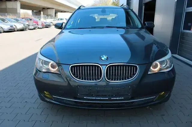 Gebraucht BMW 530 Advantage 272 PS (200 kW) 2009 Platingrau metallic Kombi