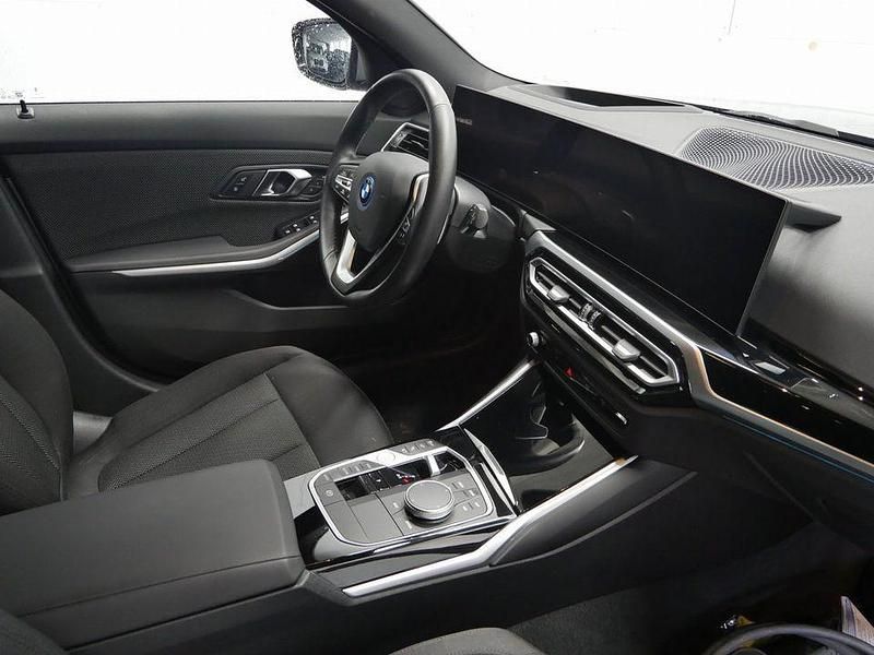 Gebraucht BMW 330e Comfort Edition 292 PS (214 kW) 2024 Schwarz Kombi