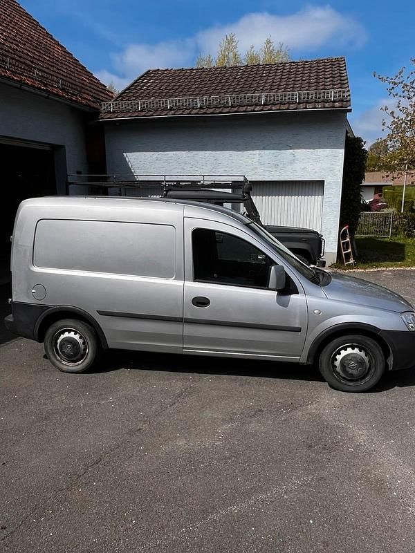 Second-hand Opel Combo 75 CP (55 kW) 2005 Argintiu Monovolum