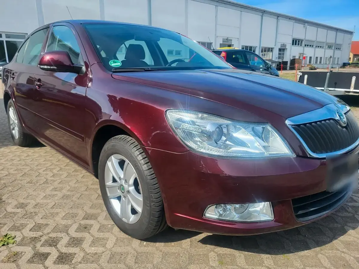 Gebraucht Skoda Octavia 105 PS (77 kW) 2010 Rot Limousine