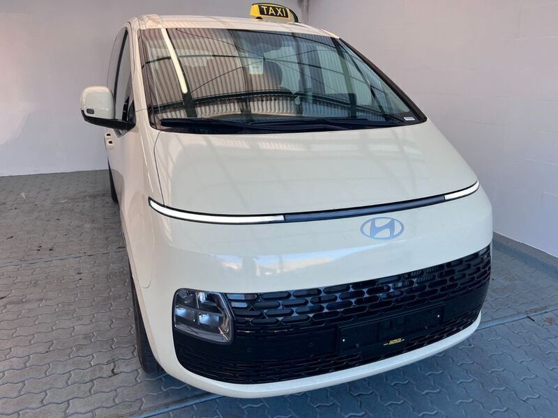Beige Neu 2025 Hyundai Staria Trend Van | 59.990 € - Bild 1/4