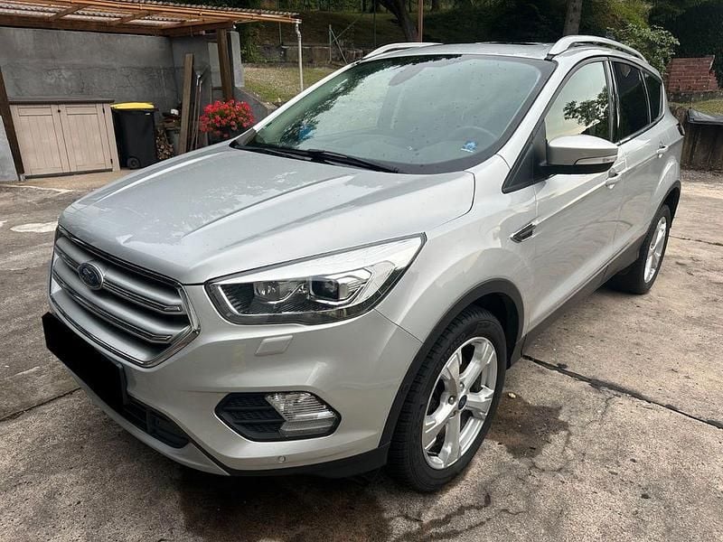 Silber Gebraucht 2019 Ford Kuga Titanium SUV | 18.850 € (Superpreis) - Bild 1/4