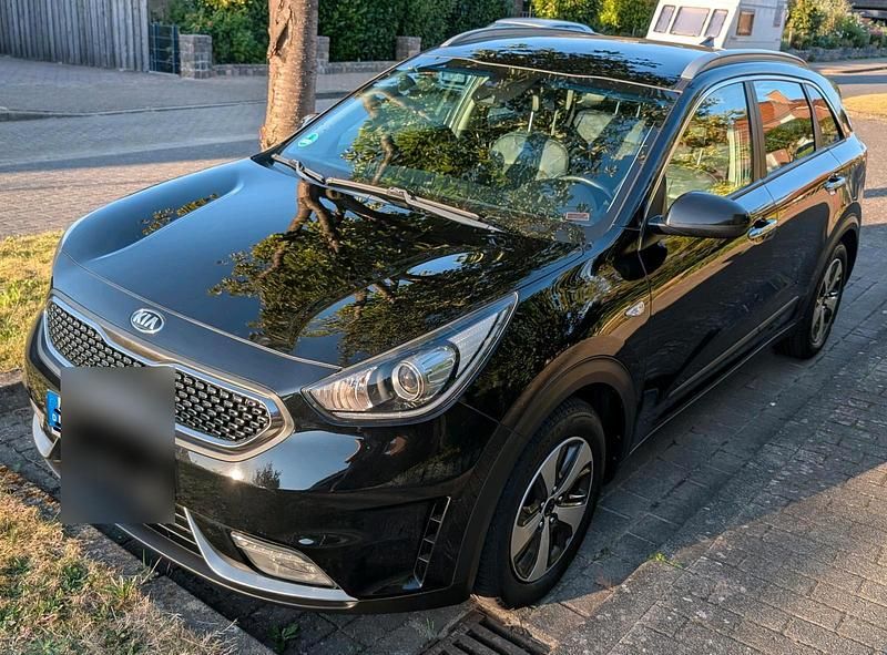 Schwarz Gebraucht 2017 Kia Niro Vision SUV | 12.990 € (Fairer Preis) - Bild 1/4