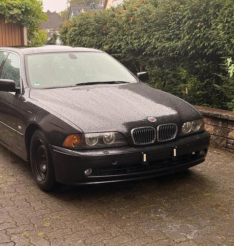 Schwarz Gebraucht 2001 BMW 525 Kombi | 900 € (Superpreis) - Bild 1/4