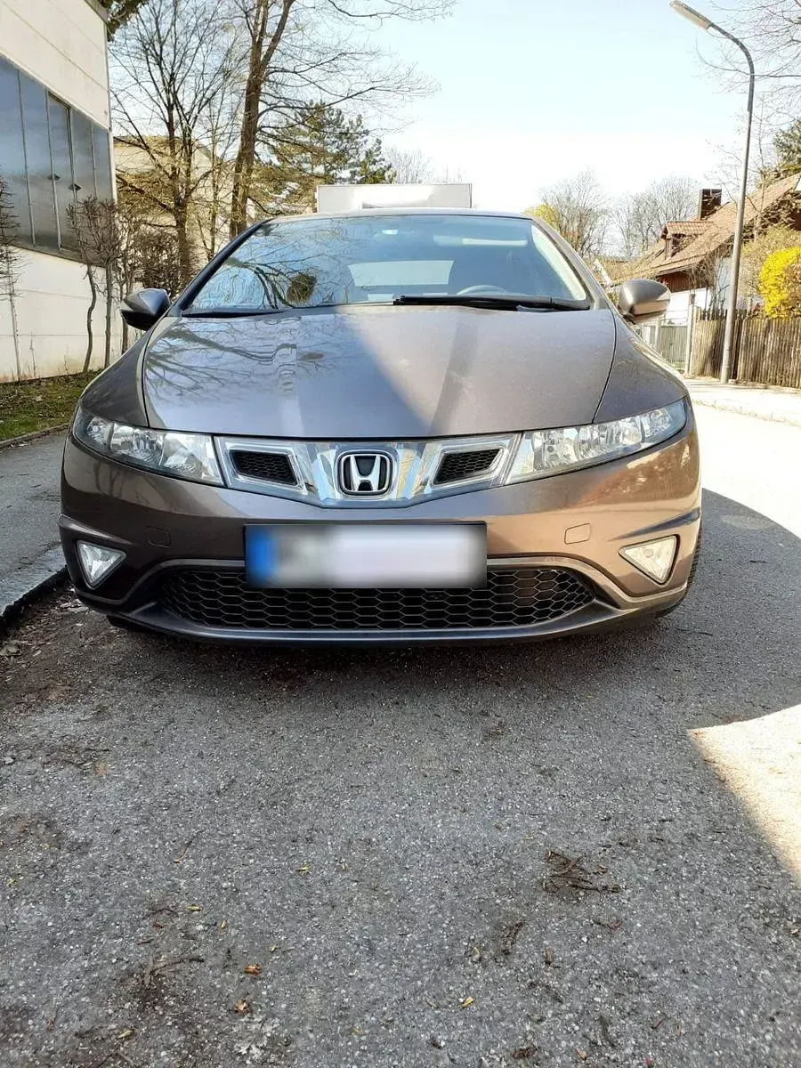 Käytetty Honda Civic 99 HP (72 kW) 2010 Ruskea Sedan