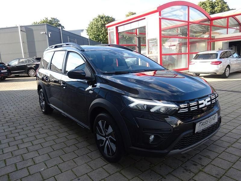 Neu Dacia Jogger Expression 110 PS (80 kW) 2025 Schwarz Van / Kleinbus