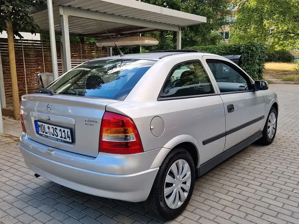 Gebraucht Opel Astra Edition 101 PS (74 kW) 1999 Silber Limousine