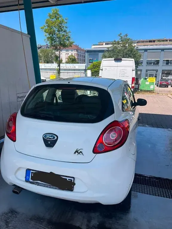 Gebraucht Ford Ka Titanium 69 PS (50 kW) 2014 Weiß Kleinwagen