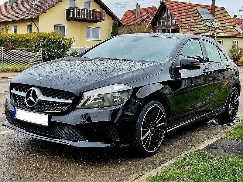 Gebraucht Mercedes 180 109 PS (80 kW) 2017 Schwarz Limousine