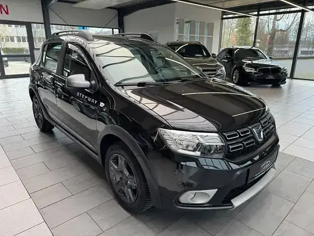 Gebraucht Dacia Sandero Celebration 110 PS (80 kW) 2018 Schwarz Limousine