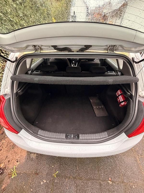 Gebraucht Kia Ceed 90 PS (66 kW) 2011 Weiß Kleinwagen